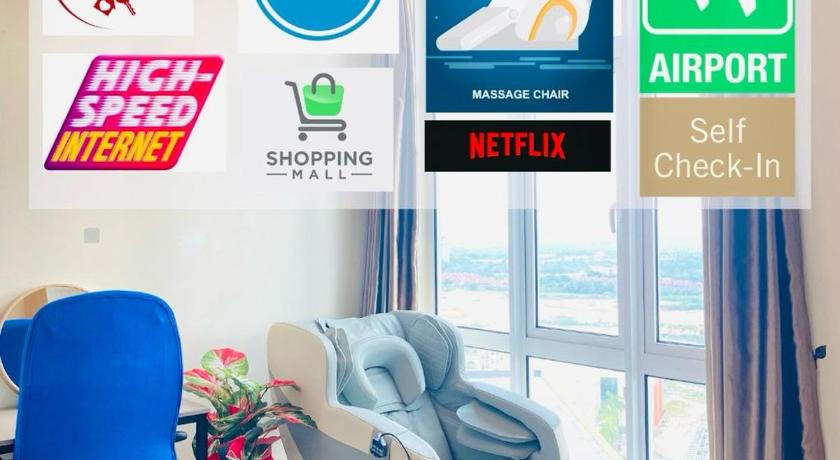 Mesahill Studio King PoolView With New FullBody Massage Chair Above Shopping Mall, Bowling & Cinema,
