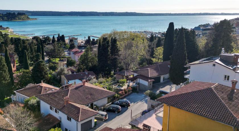 Champagne Apartments