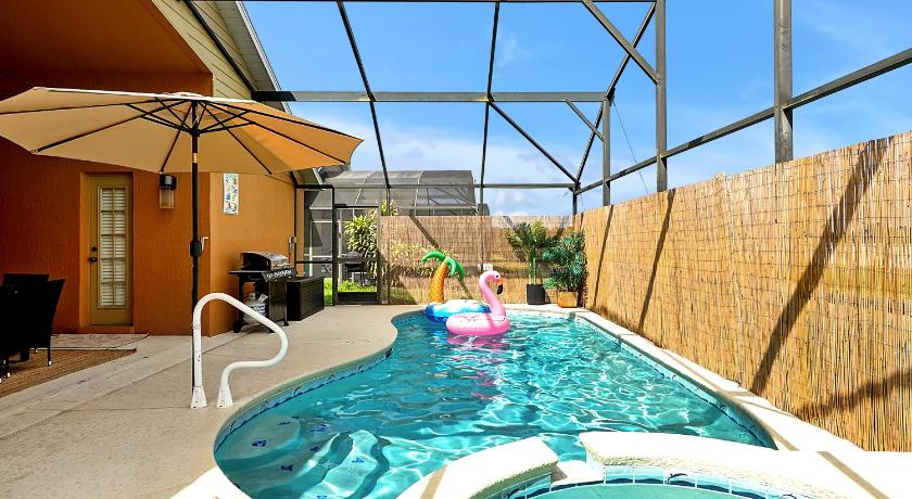 5BR Cottage w Pool & Hot Tub Near Disney