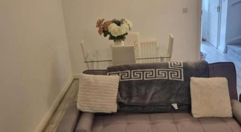 3Bed Maidstone Stay - WiFi Parking London Access