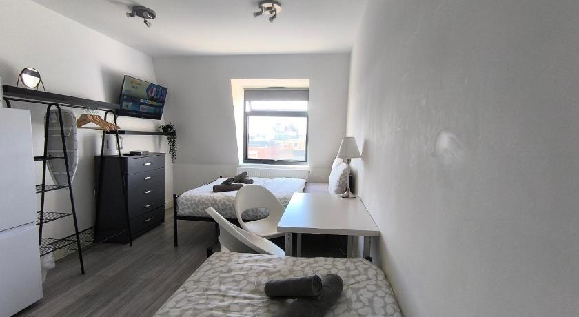 Tooting Broadway Family Suite