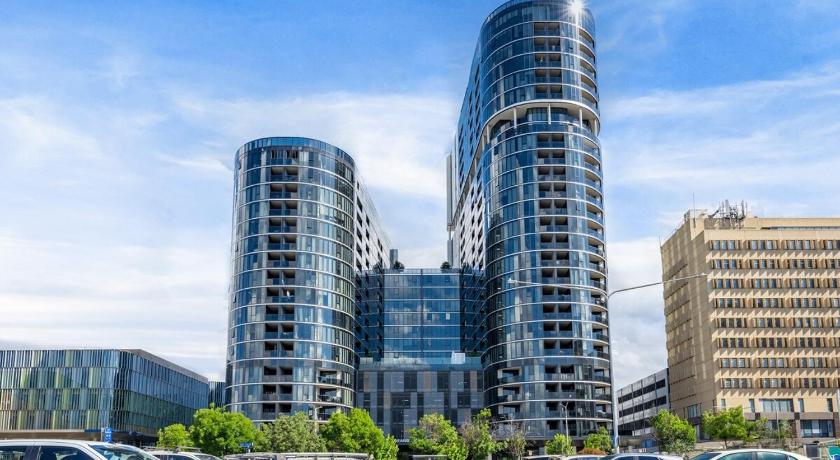 Modern Chic 1-Bedroom Apartment with Parking