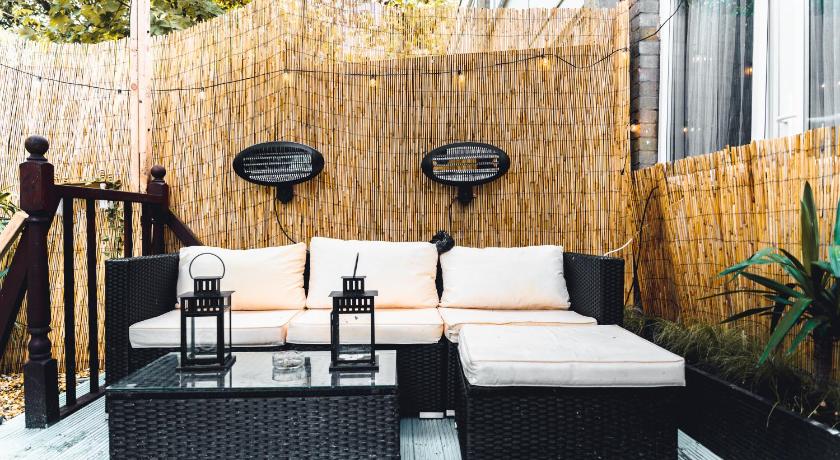 RelaxHaus! 3BR Garden Retreat with 2 Saunas, Hot Tub and Cinema