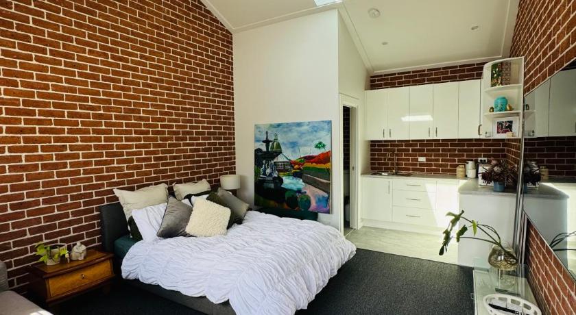 Studio in CBD Bathurst