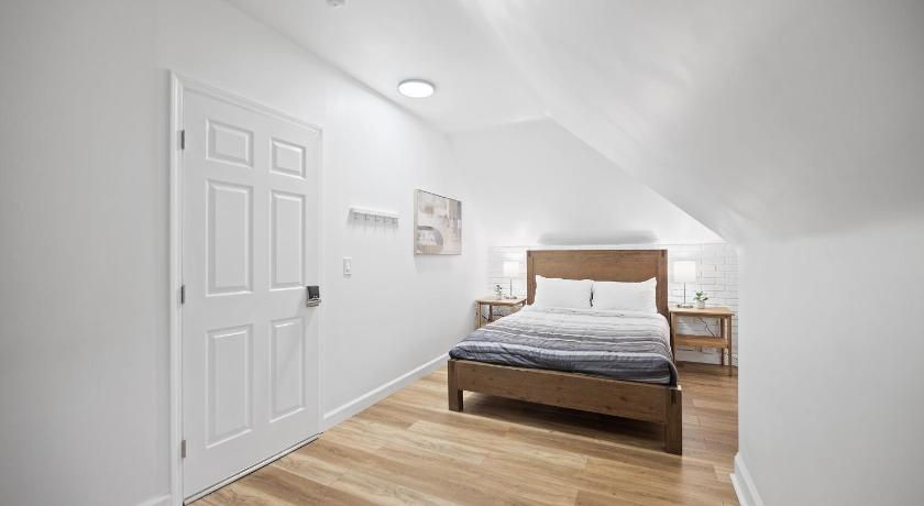 Shadyside, Pittsburgh !I Modern and Bright Private Bedroom with Shared Bathroom