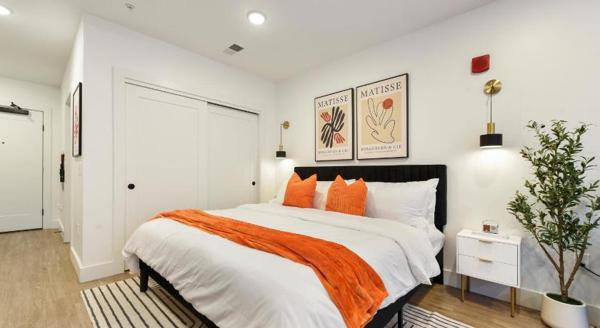LUX Studio King Bed Free Parking PITT CMU