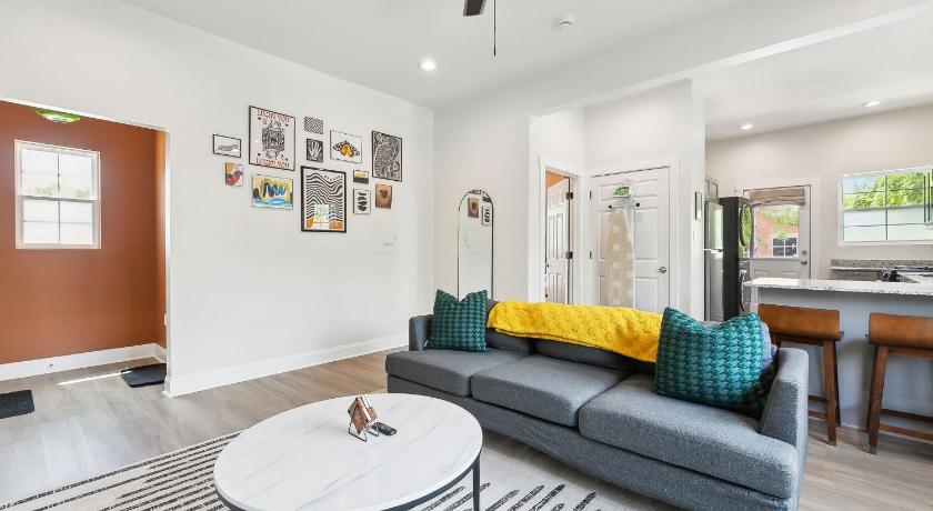 StayAE Downtown - 1BR Apartment, Ground Floor