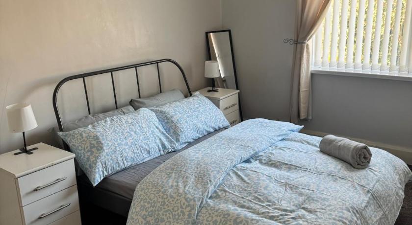 Spacious 2 bedroom flat in Newcastle w Free parking
