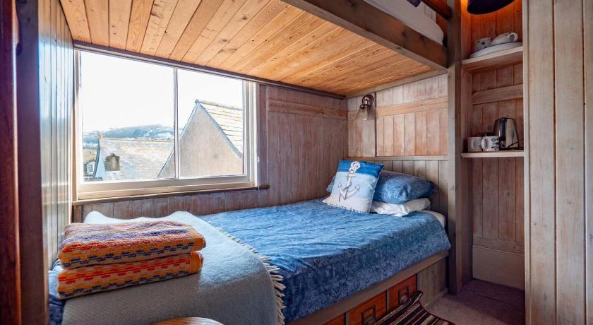 B&b Bunk Room Above Caf Alf Resco In Dartmouth