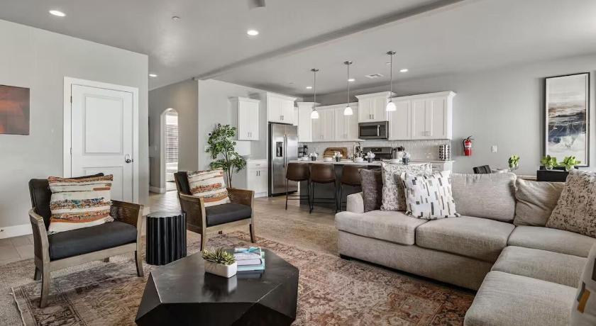 Zion Retreat - Private Pool, Game Room, Sleeps 22