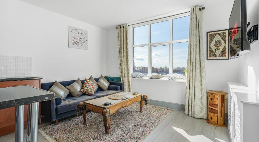 The Loft - with skyline views