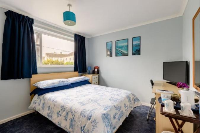 Bed & Breakfast Only - not 24 hour lodging - Truro, Cornwall - free parking