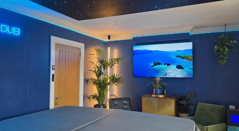 The NEW Blue Horse Suite at The Grumpy Schnauzer B&B Luxury Private Indoor Hot Tub Breakfast in Bed