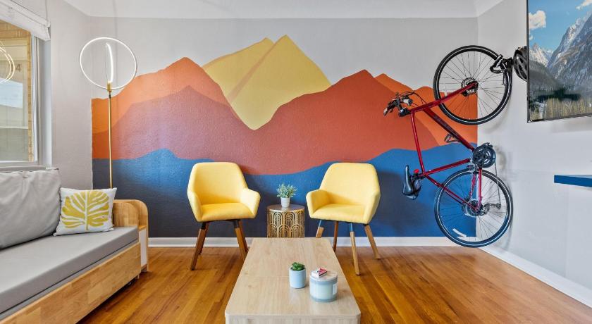 10 min to Red Rocks KING BED Bike Storage DT Golden