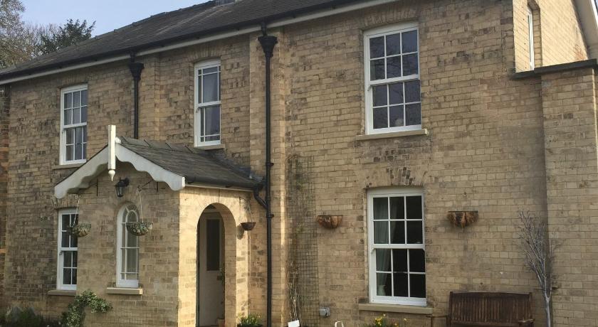 Wayside , 3 bed , 2 bath charming house close to Lincoln