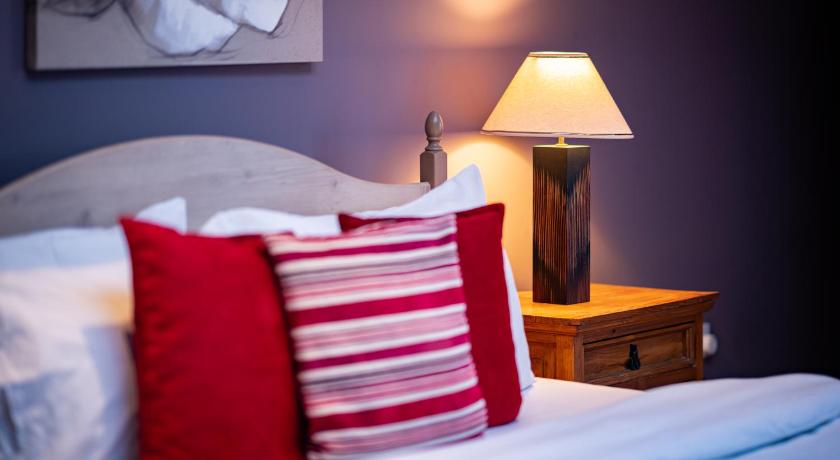 Hotel-Style Apartment with Free Parking, Sleeps 4