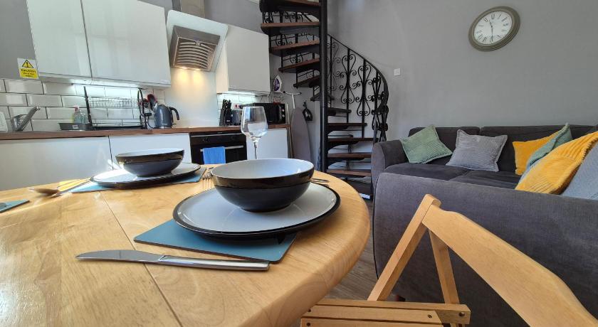 Cosy Mews House, Heart of Mumbles gateway to Gower