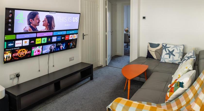 Central Coventry 2 Bed Apartment with Free Parking and 350mbps Wifi