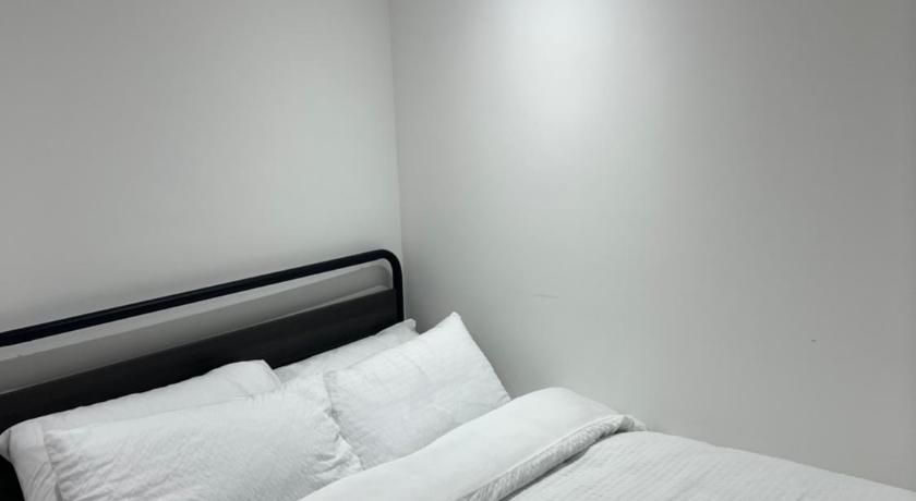 QB Stylish 2 Bedroom Apartment - Smart TV - Wifi - Parking