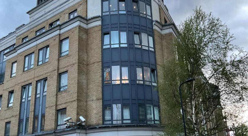 2 Bedroom Flat with 24 7 security and concierge