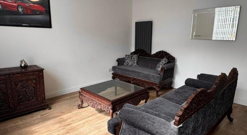 Cozy 2 Bedroom House, sleeps 6