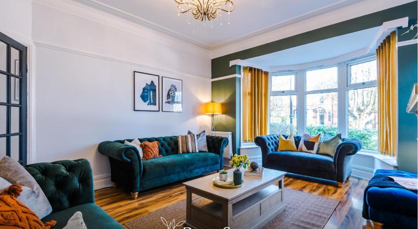 BIG Elegant House in Headingley Leeds -10 actual beds and sleeps 13 by PureStay