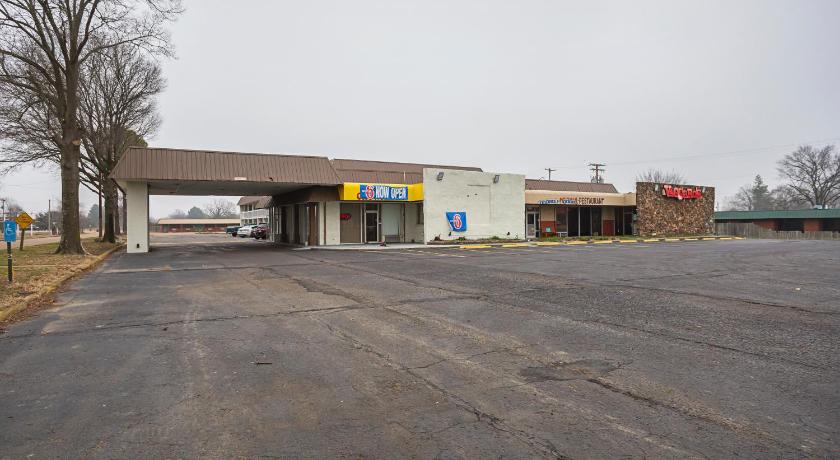 Motel 6 Brinkley, AR