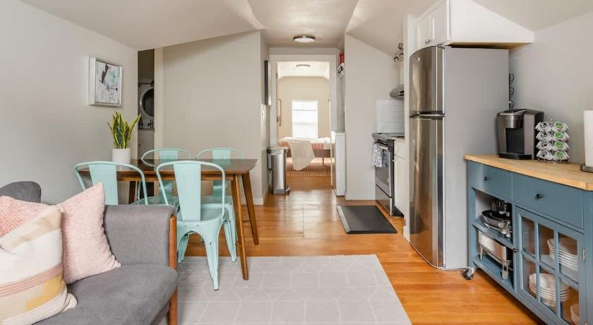 Stay Portland - Cozy Attic Hideaway in Laurelhurst