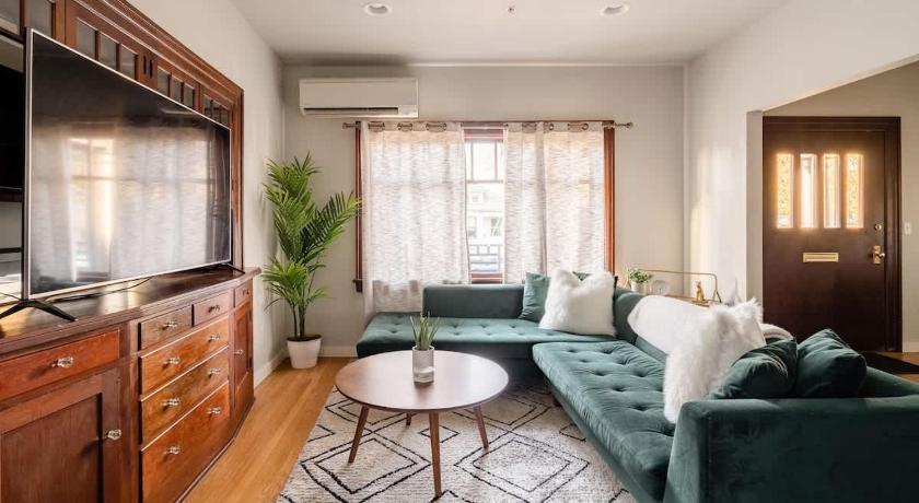Stay Portland - Well-Preserved Quintessential 1922 Craftsman