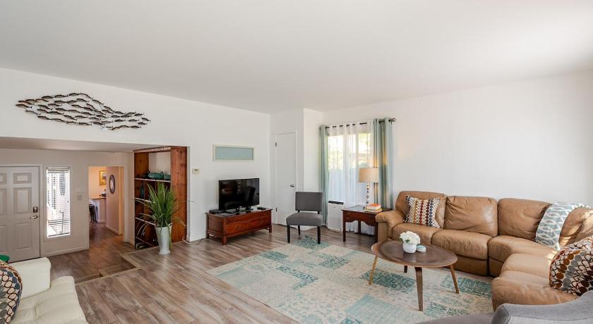 Charming Sonoma Cottage 2BD and 2BA Close to Plaza