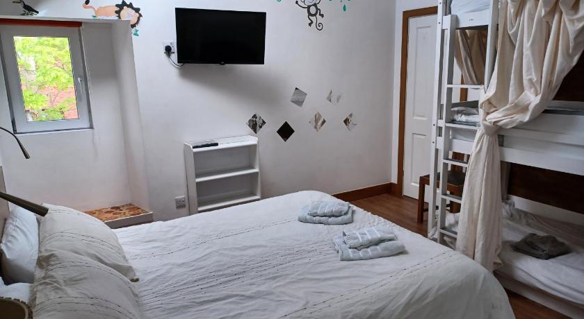 Voyage Hostel - Ensuite Family Rooms with shared kitchen