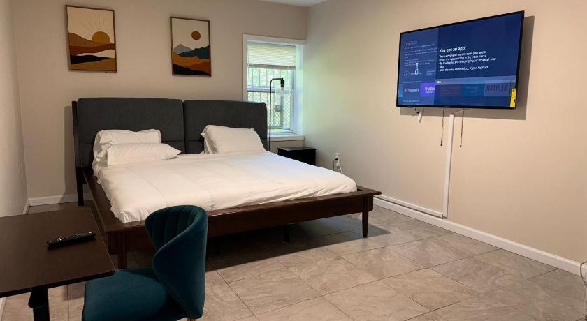 Cosy Bedroom 6 minutes to EWR Prudential Hotels Pen station