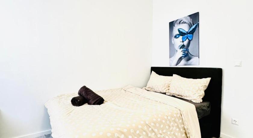 Affordable 4BR Shared Apartment, 10 Min to FAC Platz