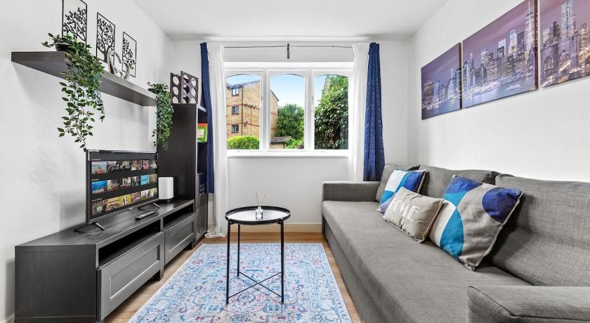 City modern flat near tower bridge