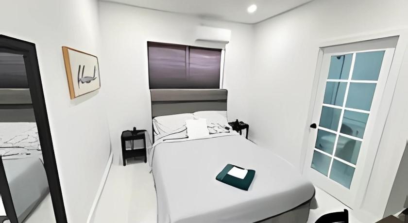 Private Rooms close to Miami Airport - Free parking - 01