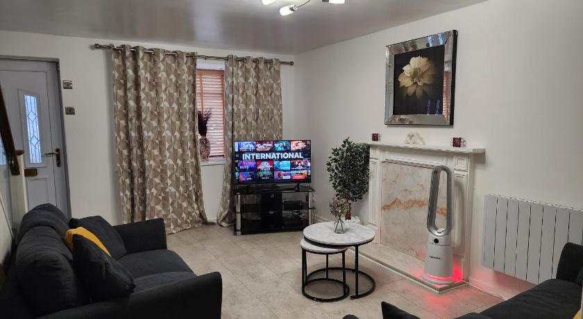 Temade Homes -2 Bed Graceful Holiday Home -Free Parking
