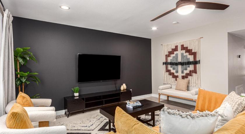 3BR Southwest Modern Haven - Old Town