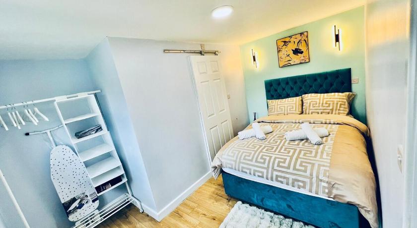 Luxe 1B Chalet, HotTub, free parking Nr LTN Airport, L&D Hosp, Whipsnade Zoo, fast trains into Centr