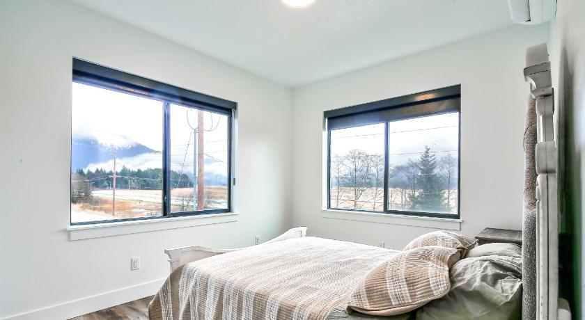 Cozy Luxury Close to Downtown 204