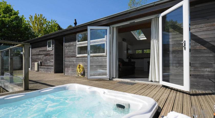 5 Meadow Retreat