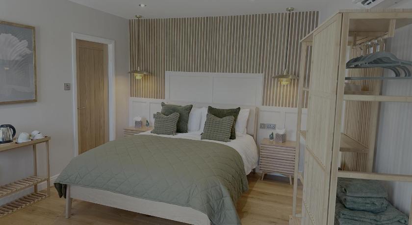 The Hideaway At The Busfeild Arms