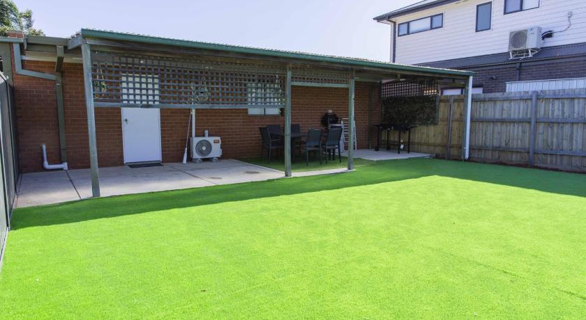 Brand New Backyard Guest House in Werribee CBD