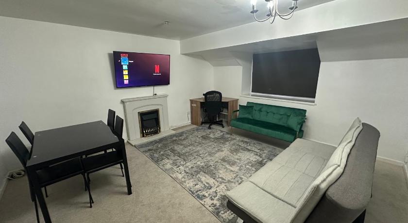 Serene Birmingham City Apartment with free parking - Sleeps 6 - Prime, Disney, Netflix