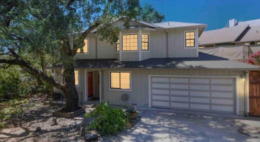 Sonoma Hideaway 3BD 2,5 BATH, Beautiful Patio and Garden