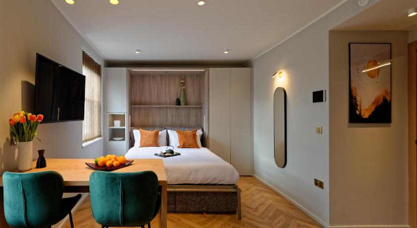 South Kensington Studios by D'Montrio