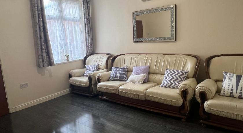 Spacious 6 bedroom house