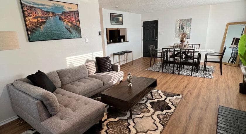 SLEEK LUXE GEM DownTown Dallas 2Bd 2Ba
