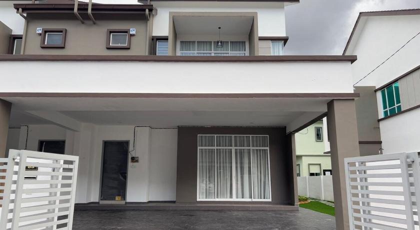 Olive Homestay SP Saujana 5 Bedrooms 6 Toilets Mus lim Friendly