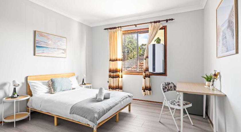 Double Room in Belmore - Ideal Stay with Great Convenience - Shared Bathroom