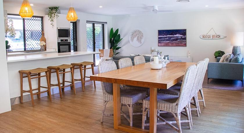 Endless Summer Beach Retreat-pet friendly, walk to shops